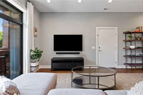 2712 West Montrose Avenue Chicago IL 60618