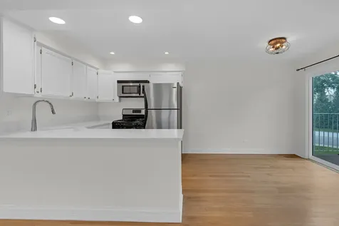 608 Inverrary Lane Deerfield IL 60015