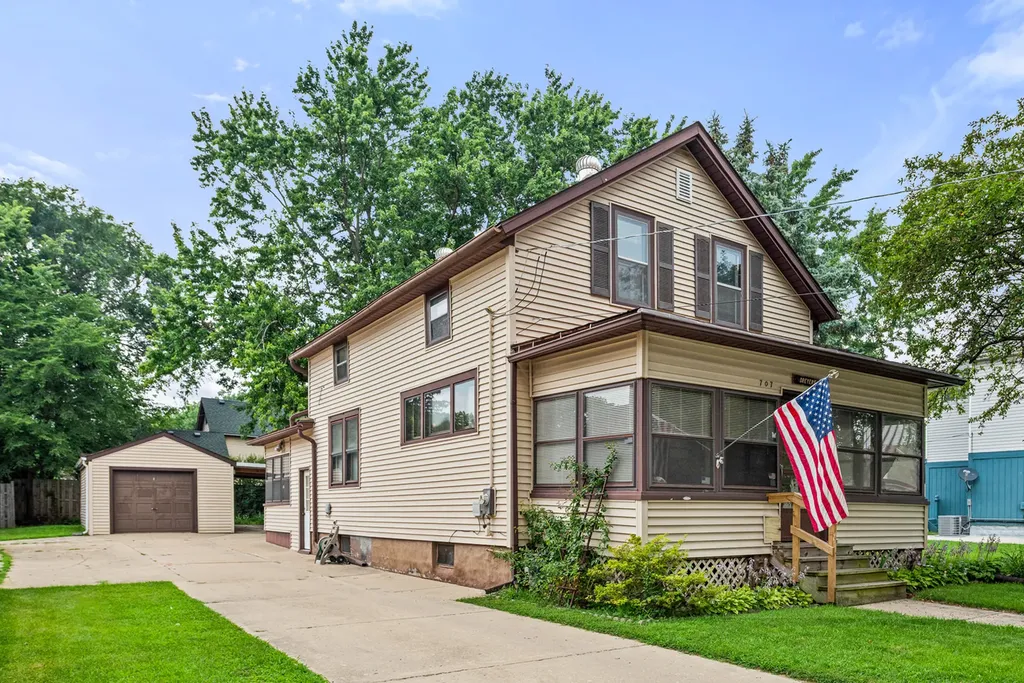 707 Talma Street Aurora IL 60505
