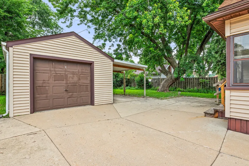 707 Talma Street Aurora IL 60505
