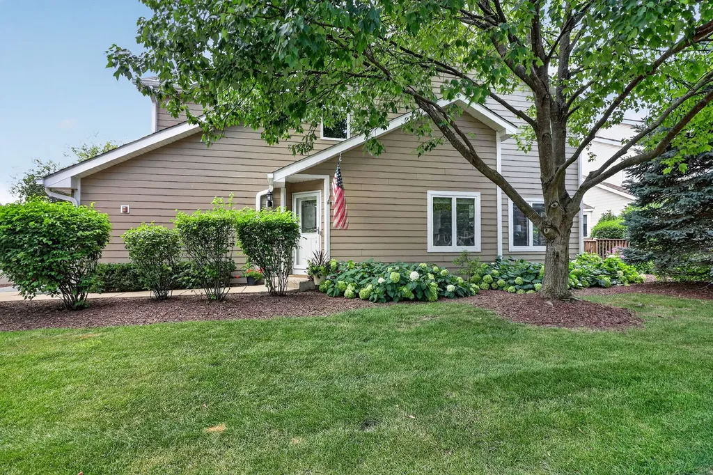 319 Jamatt Court Naperville IL 60540