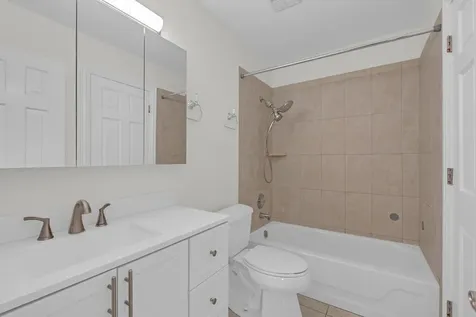 608 Inverrary Lane Deerfield IL 60015