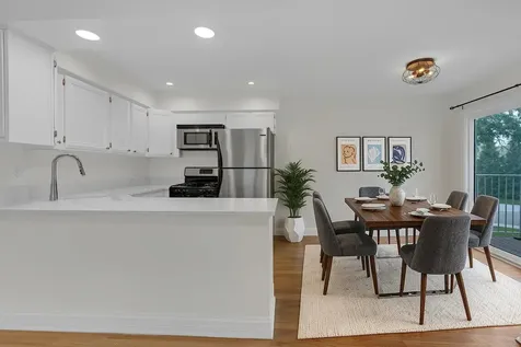 608 Inverrary Lane Deerfield IL 60015
