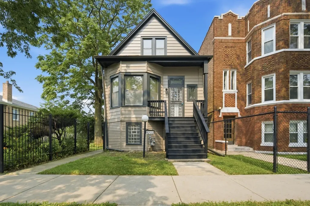 9232 South Essex Avenue Chicago IL 60617