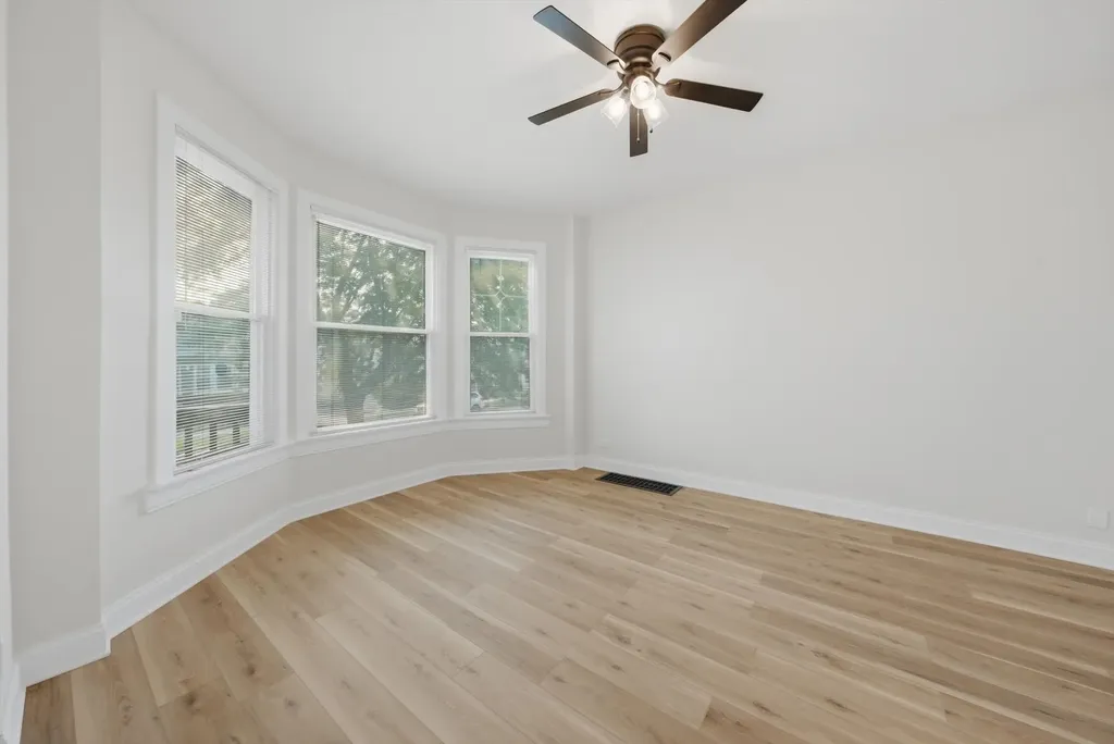 9232 South Essex Avenue Chicago IL 60617