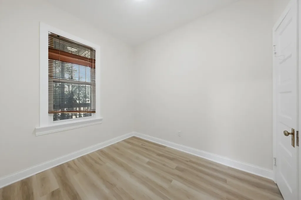 9232 South Essex Avenue Chicago IL 60617