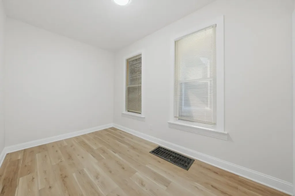 9232 South Essex Avenue Chicago IL 60617