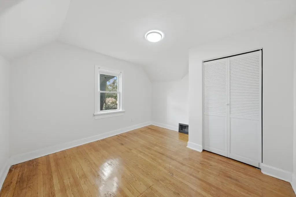 9232 South Essex Avenue Chicago IL 60617