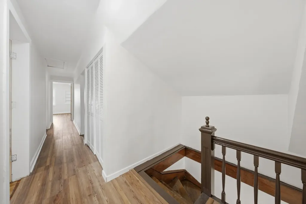 9232 South Essex Avenue Chicago IL 60617