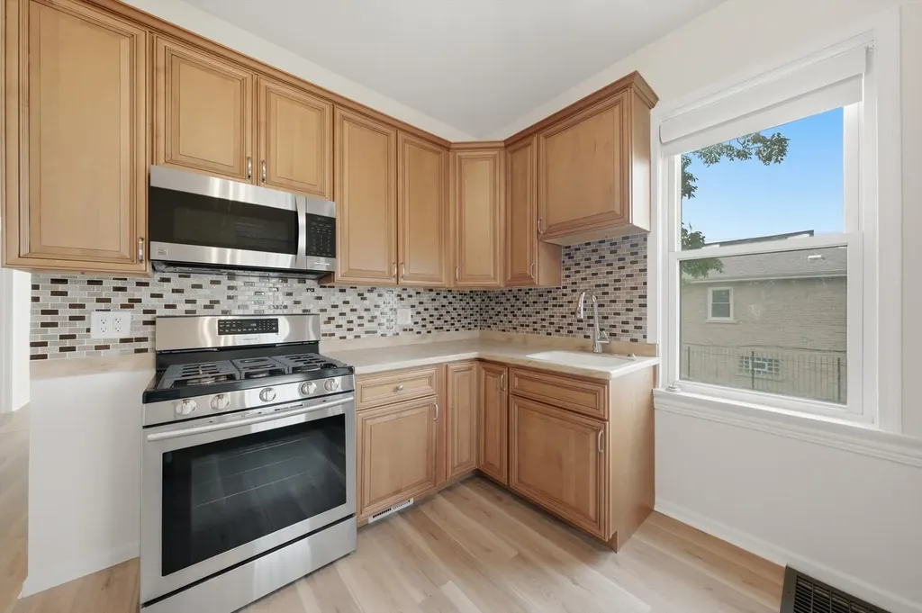 9232 South Essex Avenue Chicago IL 60617