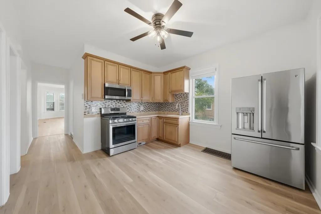 9232 South Essex Avenue Chicago IL 60617