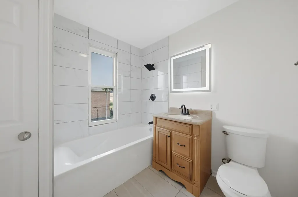 9232 South Essex Avenue Chicago IL 60617