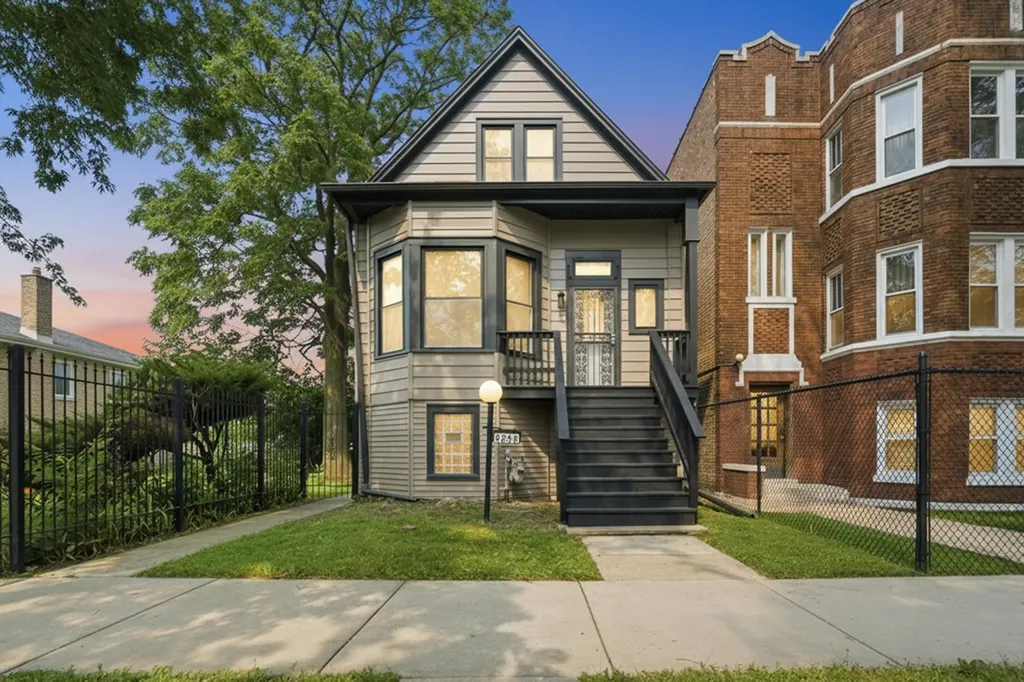 9232 South Essex Avenue Chicago IL 60617