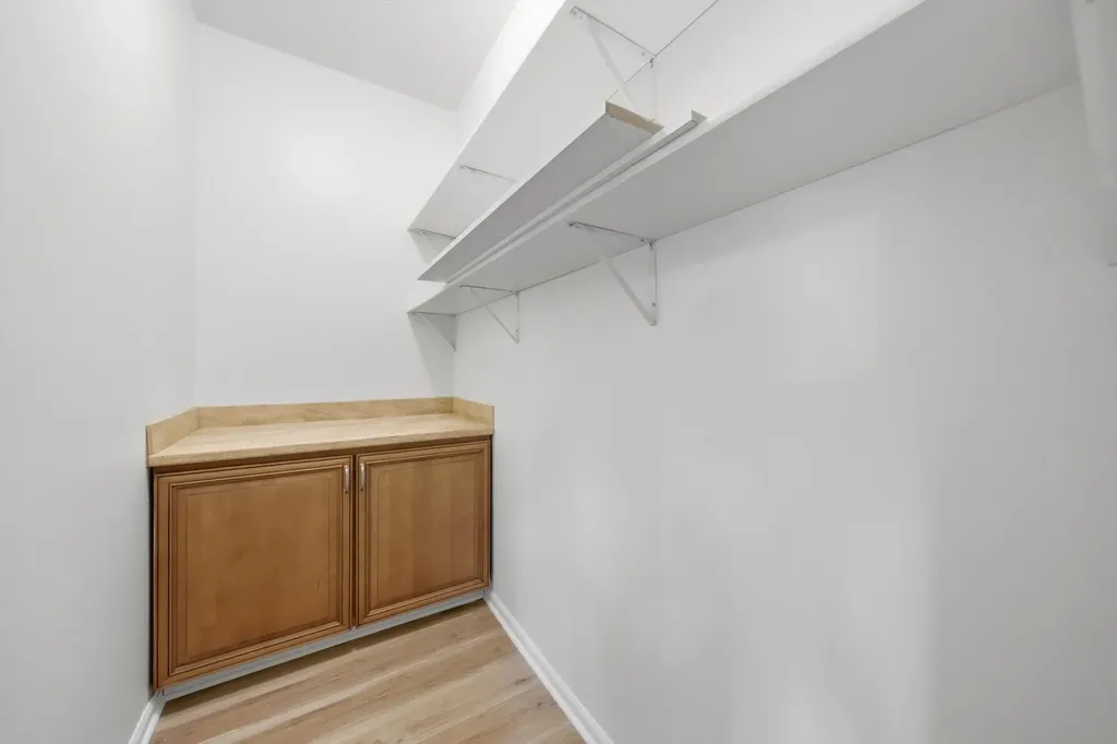 9232 South Essex Avenue Chicago IL 60617