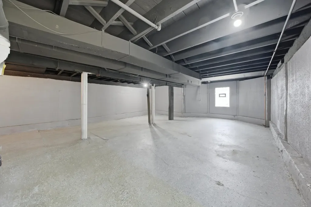 9232 South Essex Avenue Chicago IL 60617