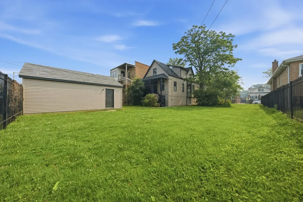 9232 South Essex Avenue Chicago IL 60617