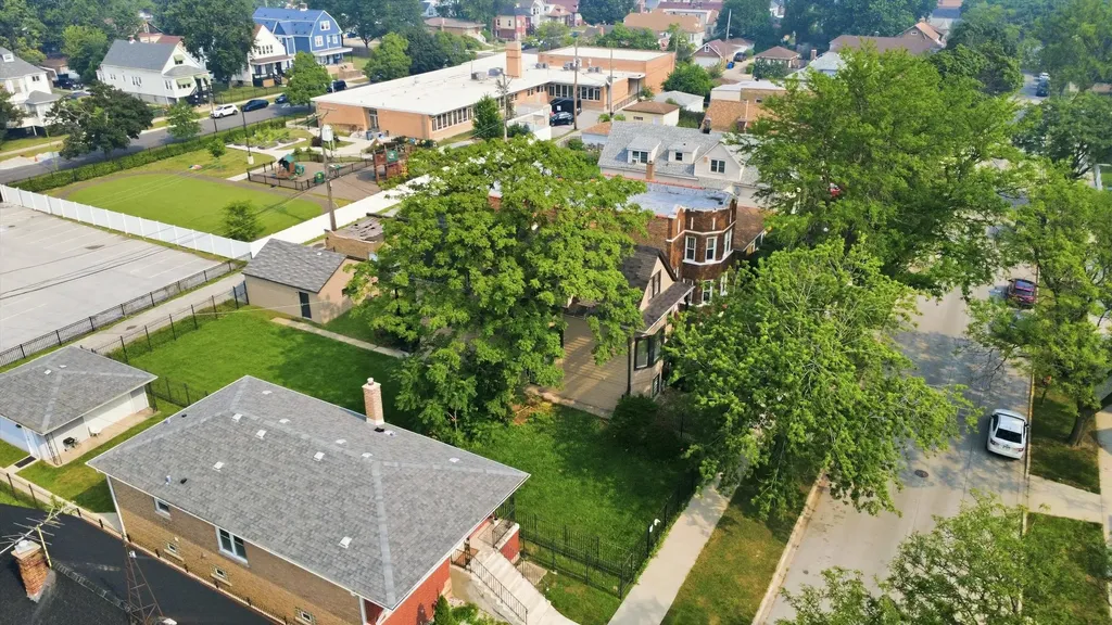 9232 South Essex Avenue Chicago IL 60617