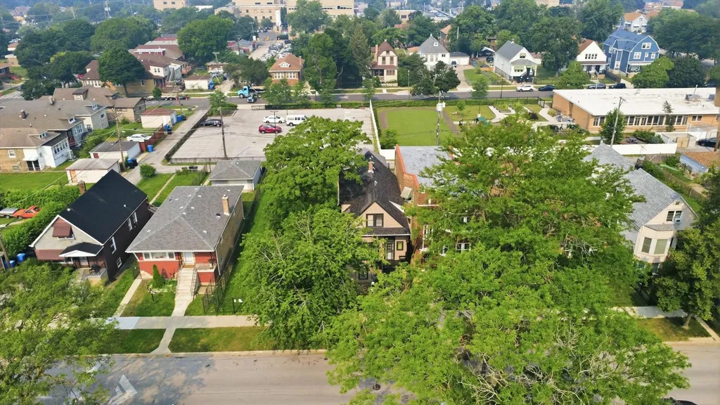 9232 South Essex Avenue Chicago IL 60617