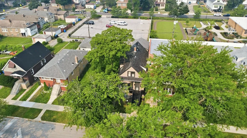 9232 South Essex Avenue Chicago IL 60617