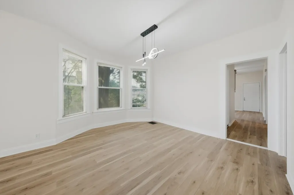 9232 South Essex Avenue Chicago IL 60617