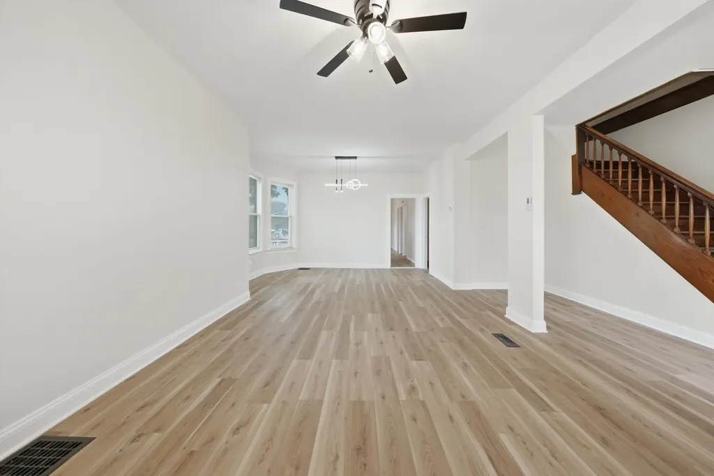 9232 South Essex Avenue Chicago IL 60617