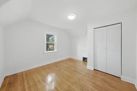 9232 South Essex Avenue Chicago IL 60617