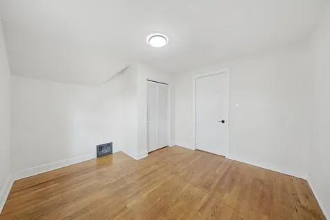 9232 South Essex Avenue Chicago IL 60617