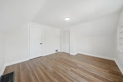 9232 South Essex Avenue Chicago IL 60617