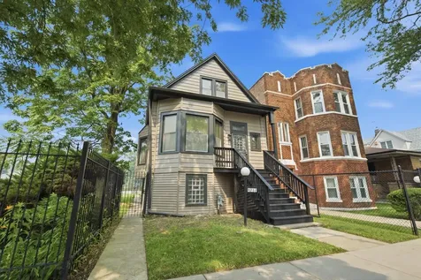9232 South Essex Avenue Chicago IL 60617