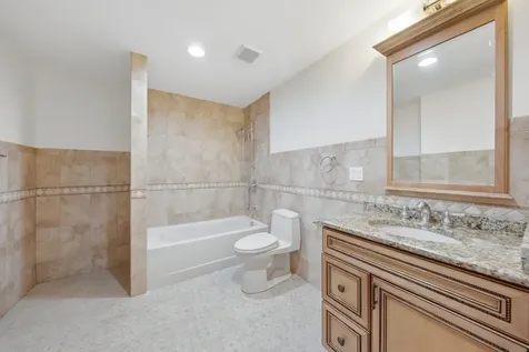 9232 South Essex Avenue Chicago IL 60617