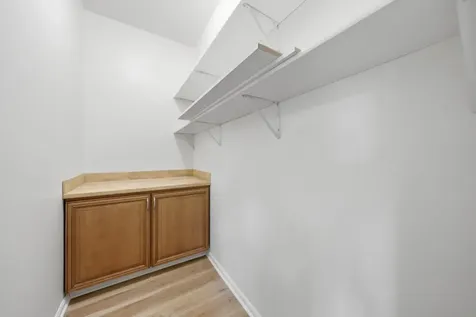 9232 South Essex Avenue Chicago IL 60617