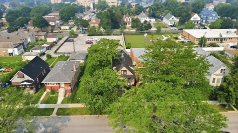 9232 South Essex Avenue Chicago IL 60617