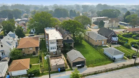 9232 South Essex Avenue Chicago IL 60617