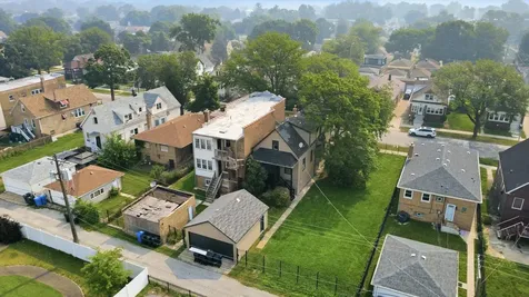9232 South Essex Avenue Chicago IL 60617