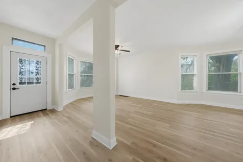 9232 South Essex Avenue Chicago IL 60617