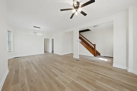 9232 South Essex Avenue Chicago IL 60617