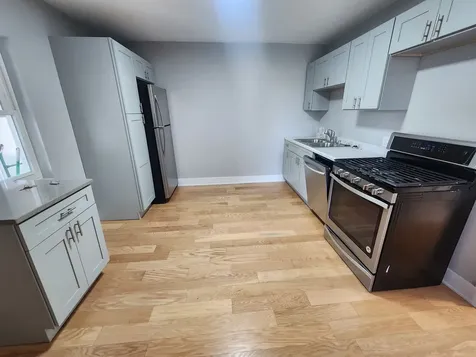 5025 West Berenice Avenue Chicago IL 60641