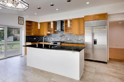 4641 Locust Avenue Glenview IL 60025