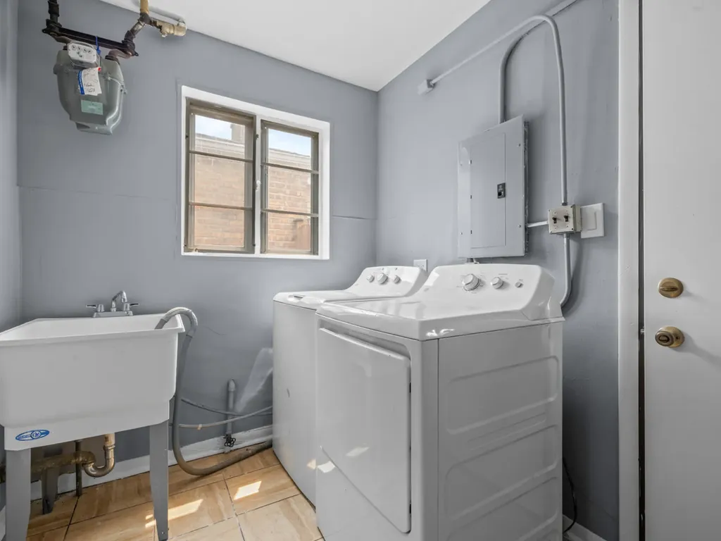 9546 South Emerald Avenue Chicago IL 60628