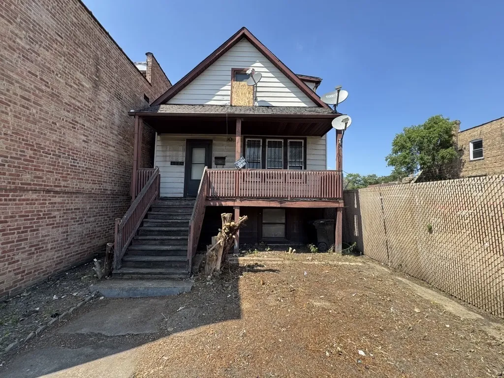 4334 West Division Street Chicago IL 60651