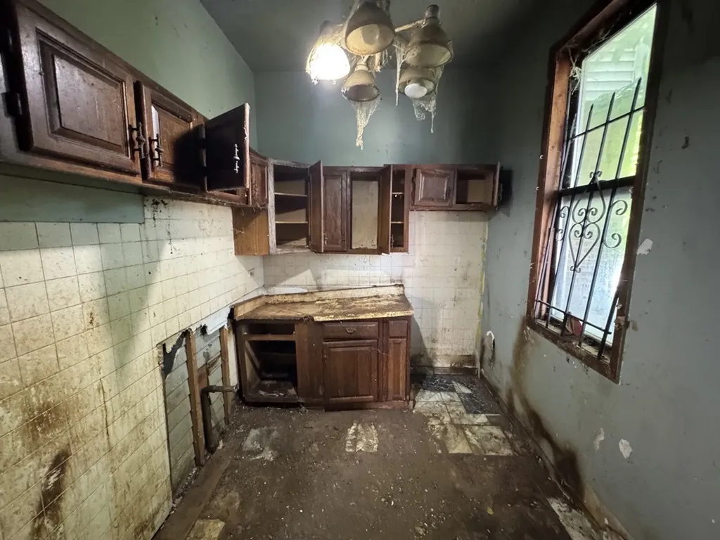 4334 West Division Street Chicago IL 60651