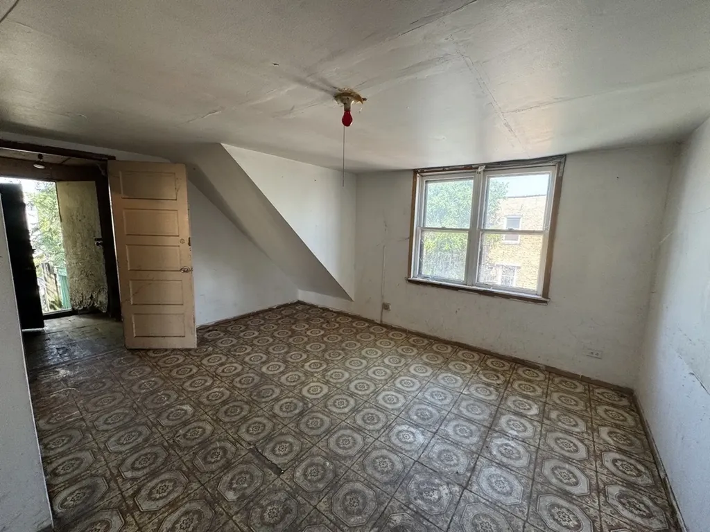 4334 West Division Street Chicago IL 60651