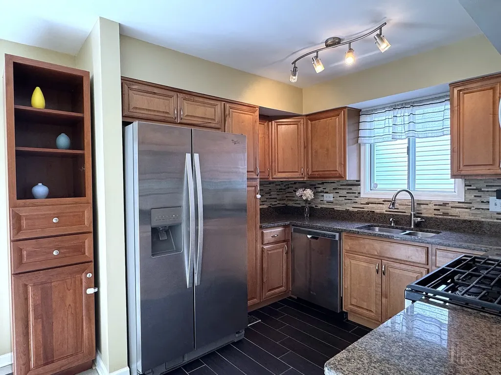 1142 Greensfield Drive Naperville IL 60563