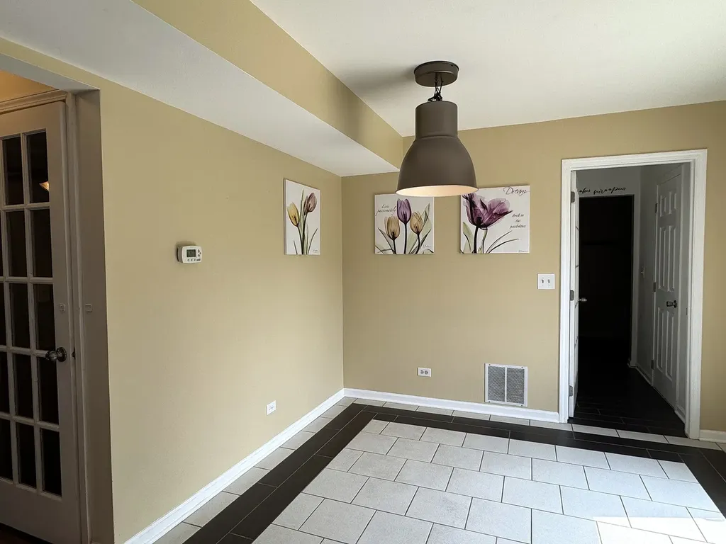 1142 Greensfield Drive Naperville IL 60563