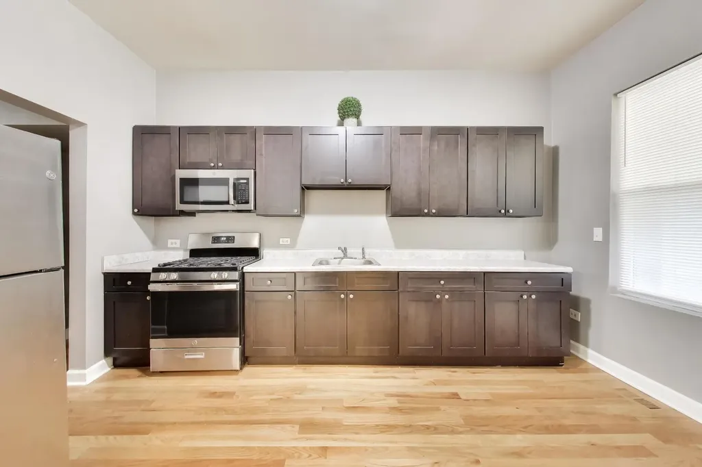 6524 South Eberhart Avenue Chicago IL 60637