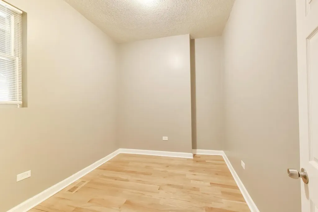 6524 South Eberhart Avenue Chicago IL 60637