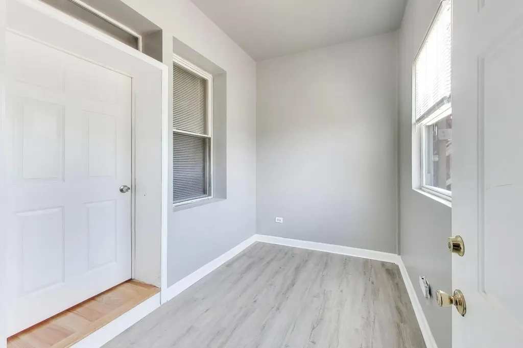 6524 South Eberhart Avenue Chicago IL 60637
