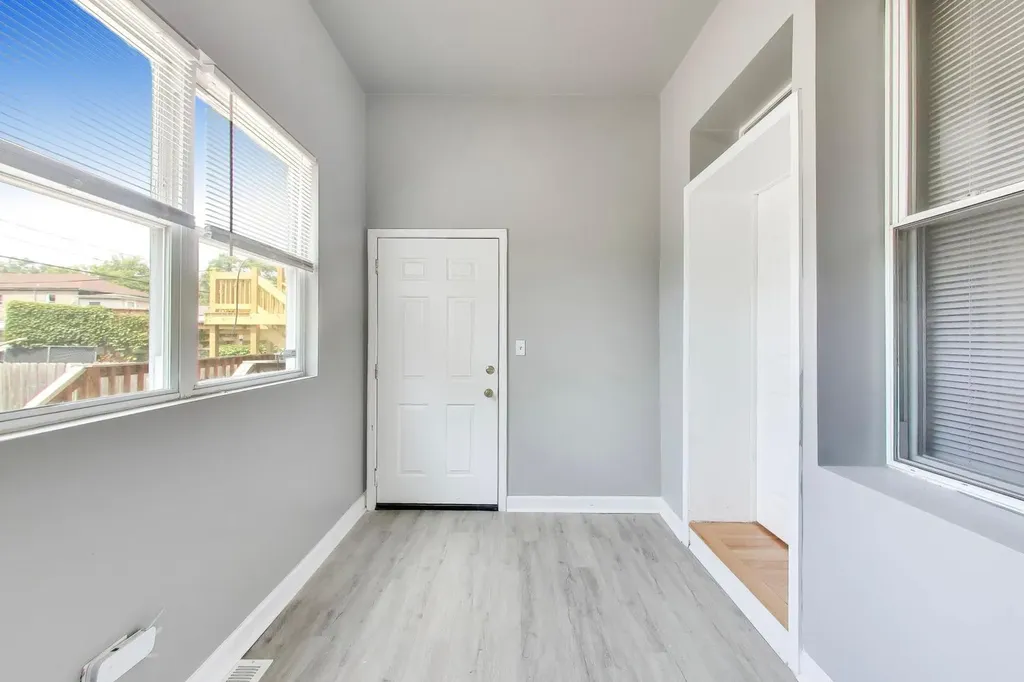 6524 South Eberhart Avenue Chicago IL 60637