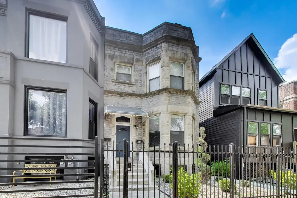 6524 South Eberhart Avenue Chicago IL 60637
