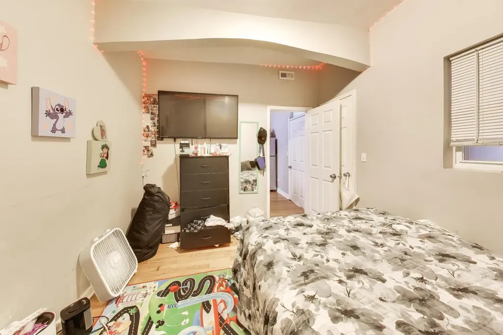 6524 South Eberhart Avenue Chicago IL 60637